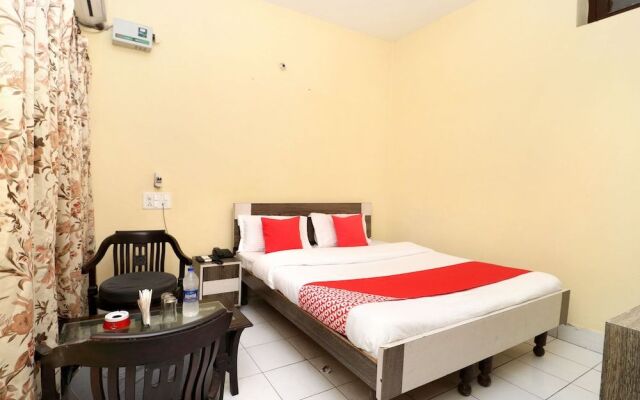 Oyo 30127 Hotel Sabina International