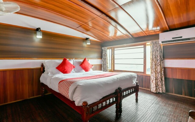 Oyo 24920 Indraprastha Royal Castle Sharing Houseboat