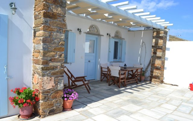 Villa Ioanna - Vacation Houses for Rent Close to the Beach