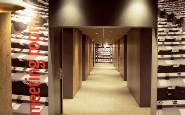 Отель Mermoz Paris Le Bourget