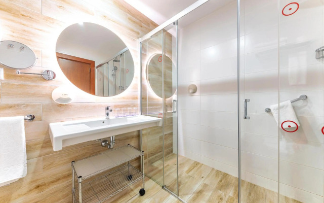 Port Fiesta Park Hotel