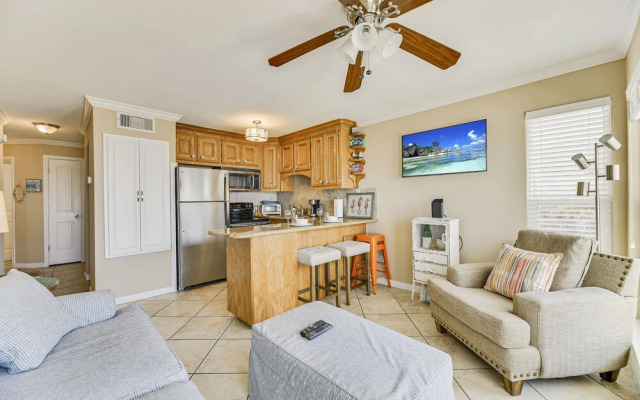 Seascape 1214 Studio Bedroom Condo by RedAwning