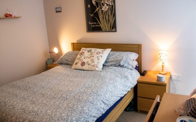 2 Bedroom 2 Bathroom Flat