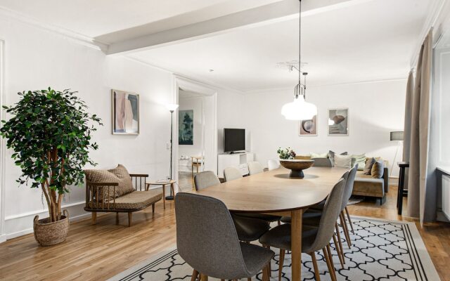 Gorgeuos Three-bedroom Apartment in Historical Copenhagen