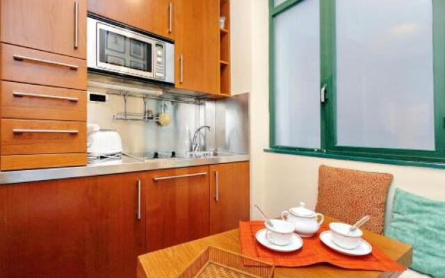 Pantheon charming apartment