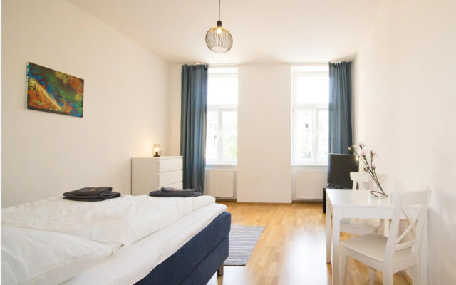 Studio-Apartment between Schoenbrunn & the City Center (09)