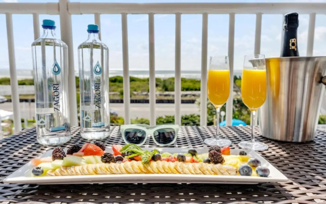 La Mer Beachfront Resort