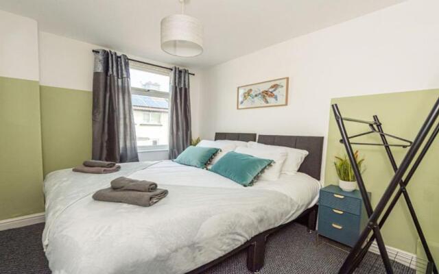 Contractors & Leisure & Airport Location & Riverfront