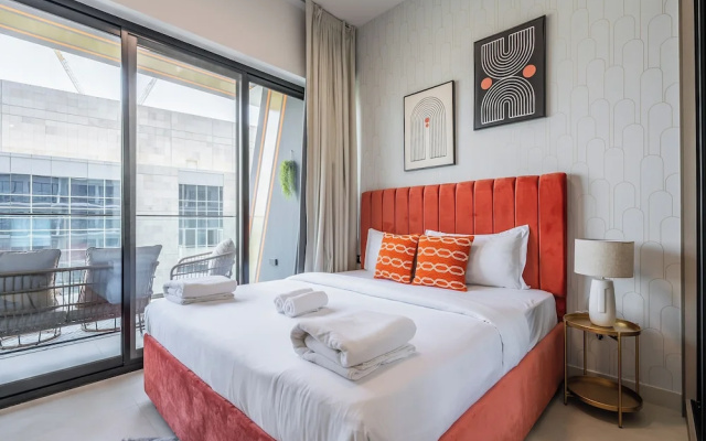 Jaw-Dropping Canal Views From This Stylish Condo