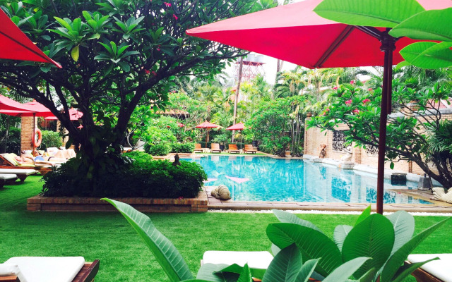 Patong Beach Hotel (SHA Extra Plus)