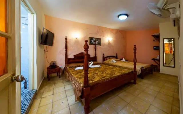 Pedro Zerquera Street Rooms