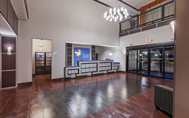 Holiday Inn Express & Suites Cleveland