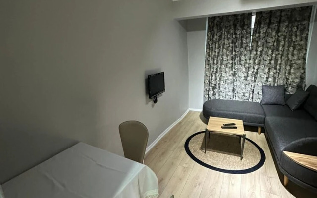 Comfy Flat With Balcony in Esenler