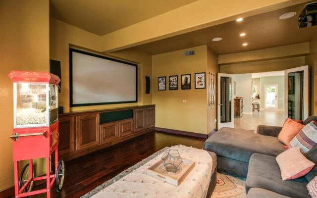 Luxe Scottsdale Home W/pool, Spa, & Tesla Charger