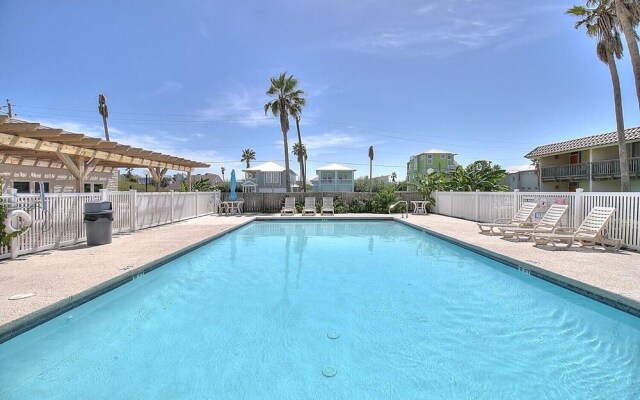 Sunny Beaches 3 Bedroom Condo by RedAwning