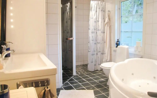 Beautiful Home in Strömstad With 3 Bedrooms, Sauna and Wifi