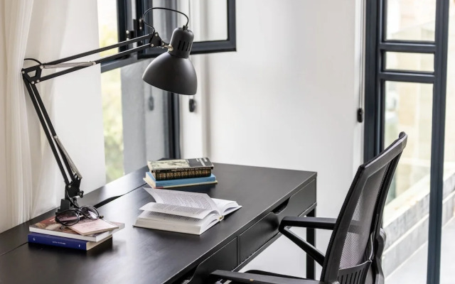 Old Charm & Modern Meets by Sea N' Rent