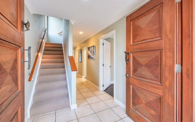 Castor Bay Home near Albany Sleeps 9