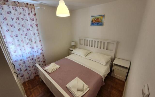 Rustic House Diklo 20m from the sea