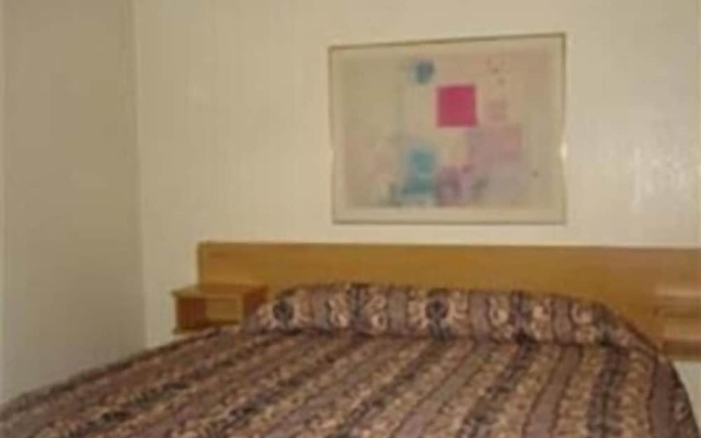 Colonade Motel
