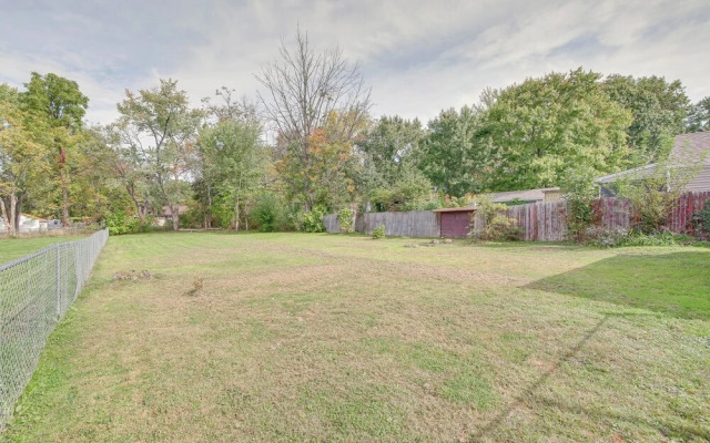 Welcoming Home in Youngstown w/ Private Backyard!