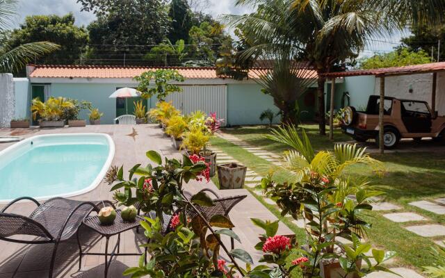 Casa com belo espaço e piscina ALS007