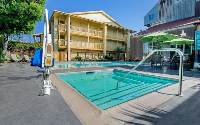 La Quinta Inn & Suites by Wyndham Irvine Spectrum