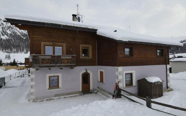 Enticing Holiday Home in Livigno near Ski Area