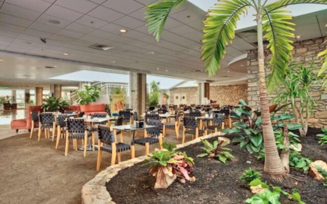 El Tropicano Riverwalk