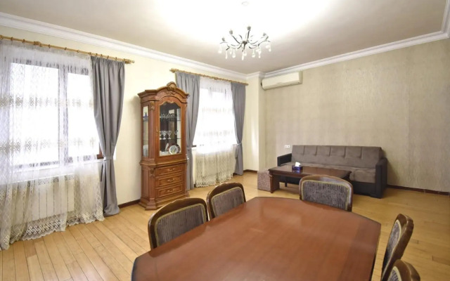 Byuzand7 new building in Republic Square