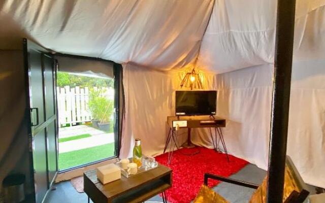 GLASS HOUSE with private pool in Lonavla