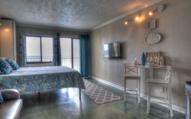 Pet Friendly Gulf Views On the Beach Steps Away 2nd Floor Private Deck