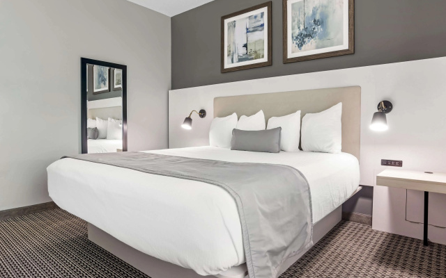 Best Western Plus Two Rivers Hotel & Suites