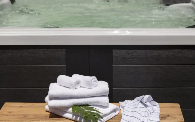 Executive State-Of-The-Art Home - Spa