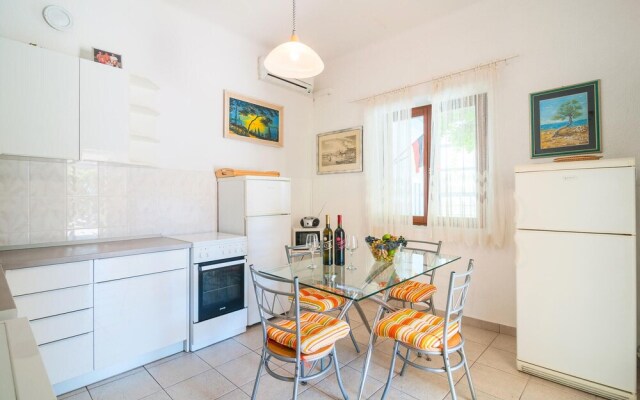 Beautiful Home in Dugi Rat With 3 Bedrooms, Wifi and Outdoor Swimming Pool