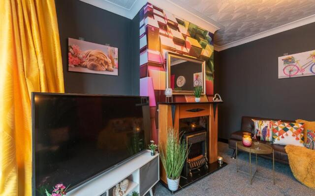 J's FrEsH Newly RefurB 2 Bedroom Garden Parking