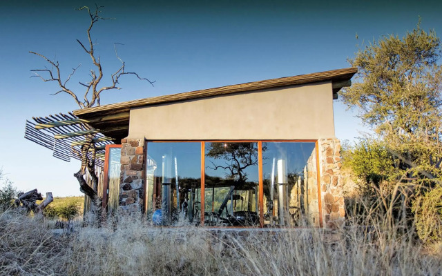 Tuningi Safari Lodge