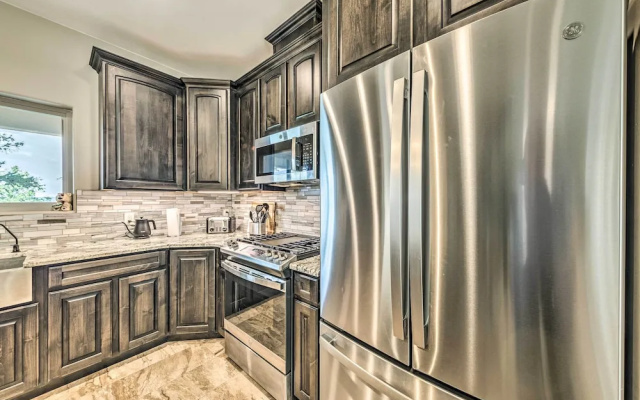 Modern Mtn Retreat, Walk to Lake & Trails!
