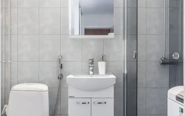 1BR Apartments next to Railway Station, Free Parking, Balcony