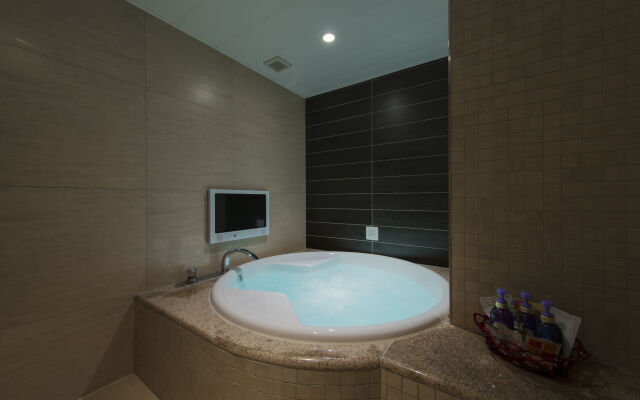 Hotel MYTH
