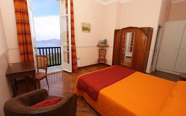 hotel les roches rouges