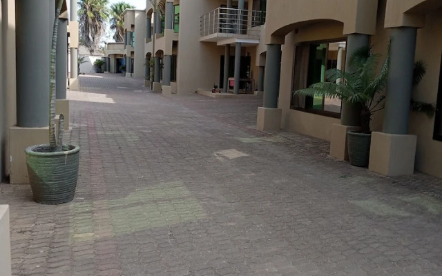 Executive Fully Furnished Apartment Close to Amenities In Massmedia No001