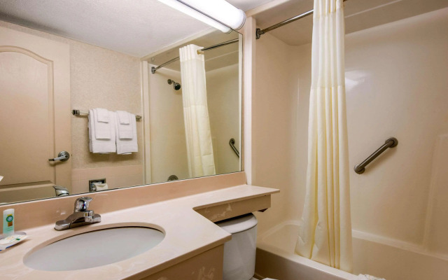 Quality Inn & Suites Tarpon Springs South
