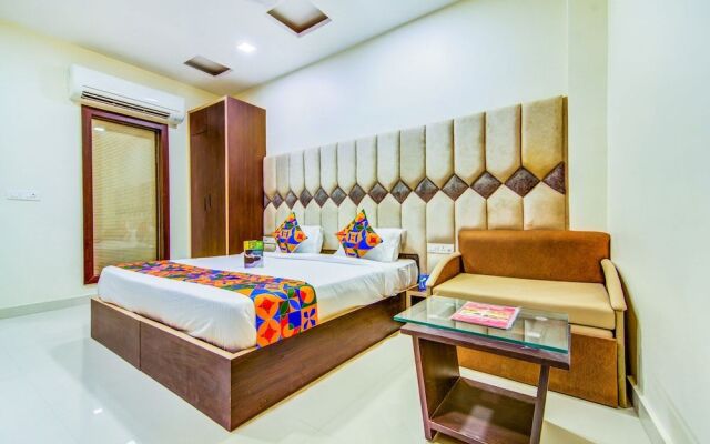 Fabhotel Nayyar Inn