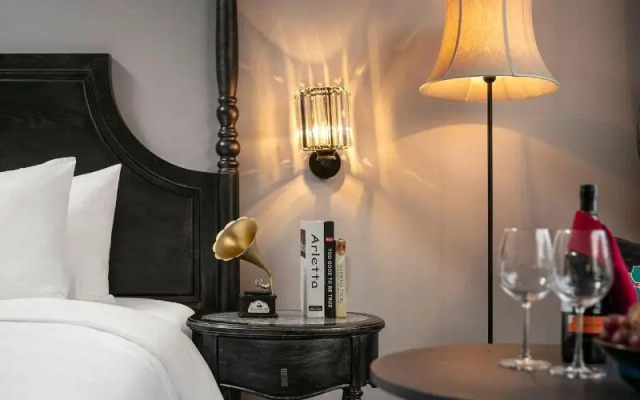 Shining Central Hotel and Spa
