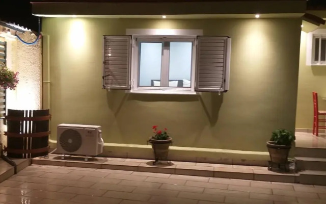 Vicky's place,near Athens airport