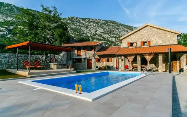 Villa Castra