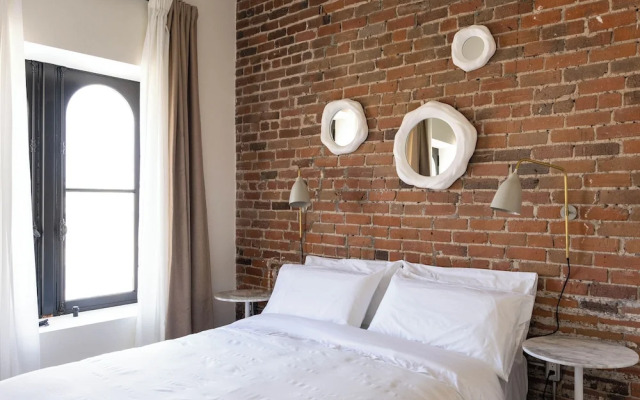Maison Place Jacques-Cartier by Luxury In Transit