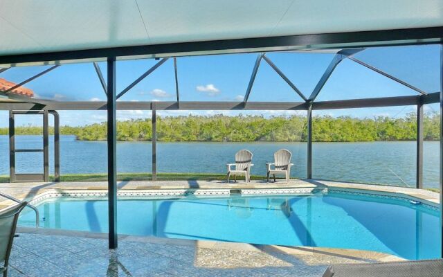 Waterfront Home on key lot With Pool/view of River