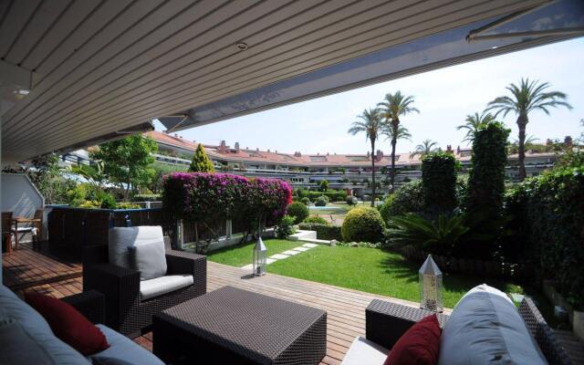 Luxury Apartment with Swimming Pool